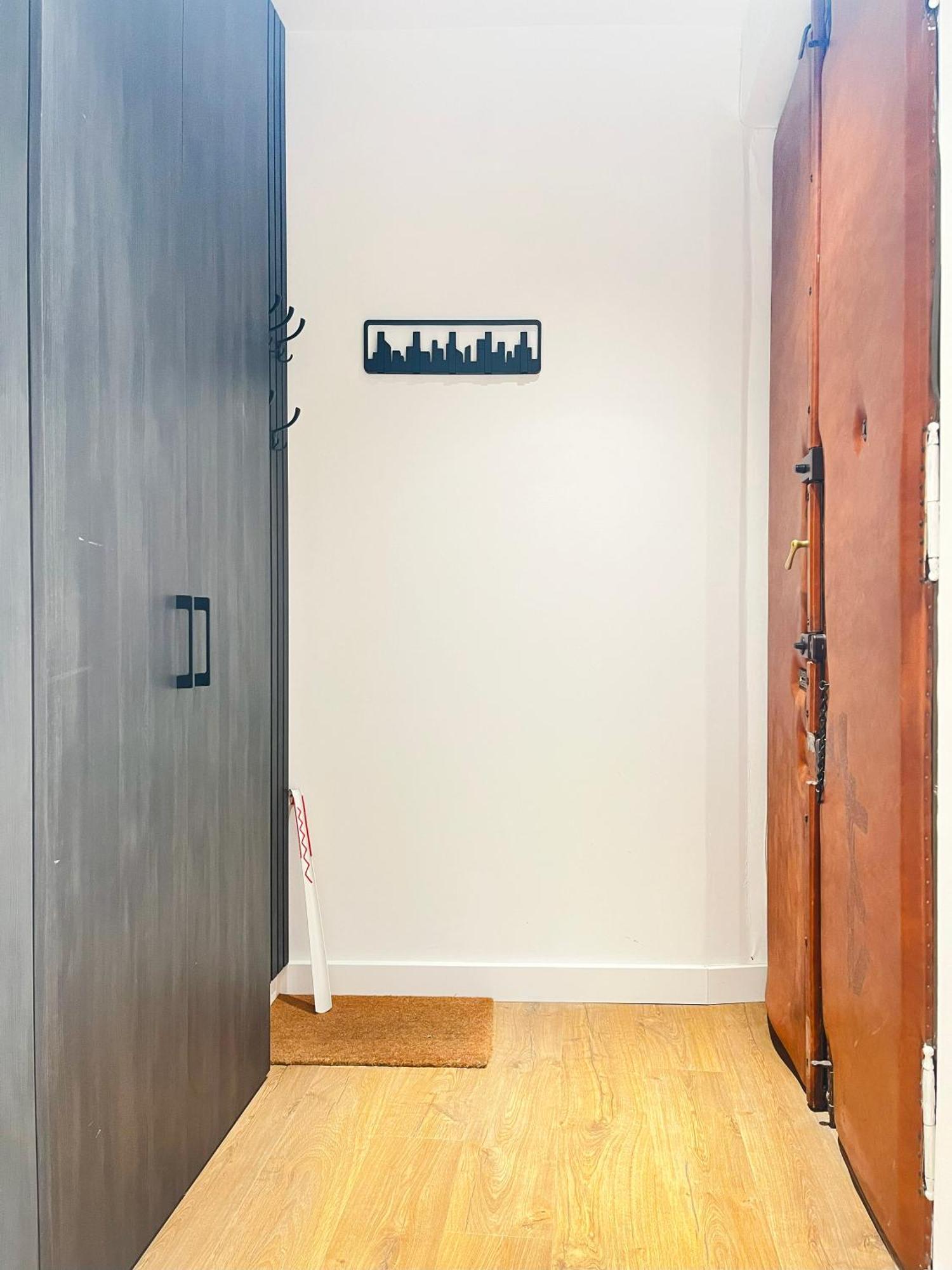Beautiful For 8 People In Cracow's Heart Apartment